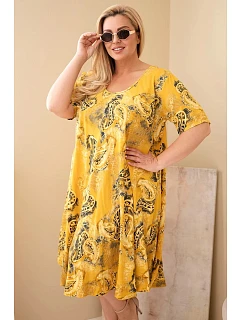 Dámské viskózové šaty Plus Size s krátkým rukávem a model 22136503 střihem hořčicová - K-Fashion