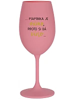 ...MAMINKA JE MIMO, PROTO SI DÁ VÍNO... - růžová sklenice na víno 350 ml