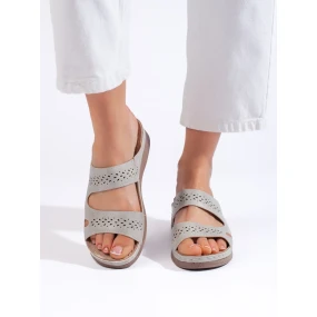 Módne dámske šedo-strieborné čižmy na plochom podpätku Módne dámske šedo-strieborné čižmy na plochom podpätku