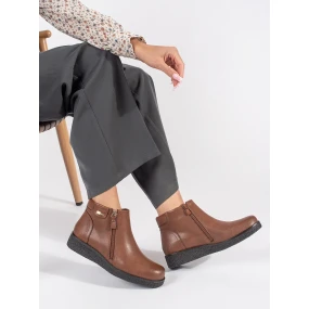 Trendy hnědé dámské kotníčkové boty na plochém podpatku Trendy hnědé dámské kotníčkové boty na plochém podpatku