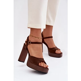Sandále na podpätku model 226119 Krok vo veľkom štýle