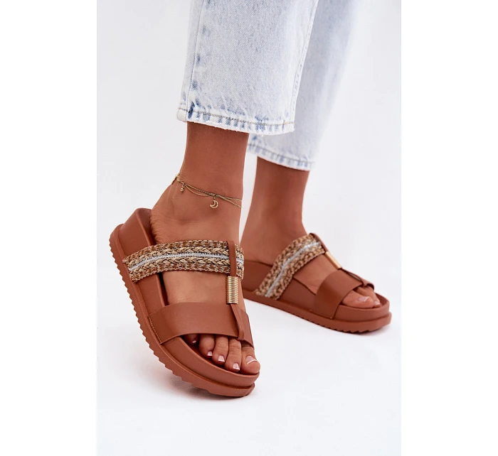 ~Žabky na platforme model 226368 Krok vo veľkom štýle ~Žabky na platforme model 226368 Krok vo veľkom štýle