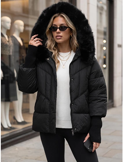 Pikowana kurtka damska zimowa z futerkiem czarna FashionStreet TY5741 Pikowana kurtka damska zimowa z futerkiem czarna FashionStreet TY5741
