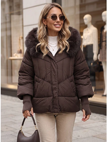 Pikowana kurtka damska zimowa z futerkiem brązowa FashionStreet TY5743 Pikowana kurtka damska zimowa z futerkiem brązowa FashionStreet TY5743