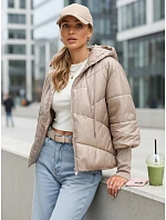 Krótka kurtka damska pikowana z kapturem model 22350574 - FashionStreet Krótka kurtka damska pikowana z kapturem model 22350574 - FashionStreet