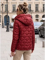 Kurtka damska przejściowa pikowana z kapturem bordowa model 22350614 - FashionStreet Kurtka damska przejściowa pikowana z kapturem bordowa model 22350614 - FashionStreet
