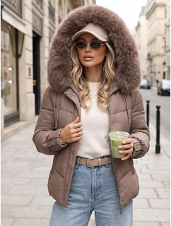 Pikowana kurtka damska z futrzanym kapturem beżowa FashionStreet TY5893