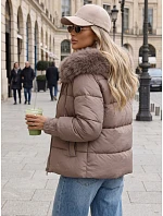 Pikowana kurtka damska z futrzanym kapturem beżowa FashionStreet TY5893 Pikowana kurtka damska z futrzanym kapturem beżowa FashionStreet TY5893