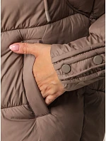 Pikowana kurtka damska z futrzanym kapturem beżowa FashionStreet TY5893 Pikowana kurtka damska z futrzanym kapturem beżowa FashionStreet TY5893