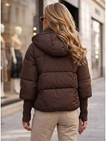 Kurtka damska zimowa pikowana z kapturem brązowa model 22350619 - FashionStreet Kurtka damska zimowa pikowana z kapturem brązowa model 22350619 - FashionStreet