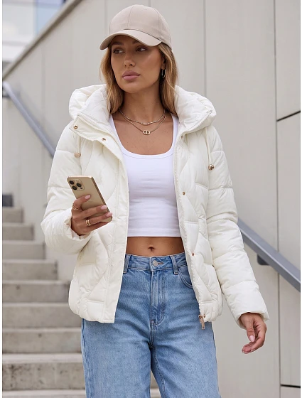 Kurtka damska zimowa pikowana z kapturem ecru model 22350695 - FashionStreet