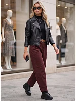 Jeansy damskie z wysokim stanem mom fit z paskiem bordowe FashionStreet UY3121 Jeansy damskie z wysokim stanem mom fit z paskiem bordowe FashionStreet UY3121