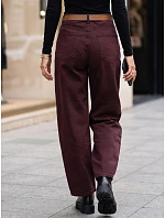 Jeansy damskie z wysokim stanem mom fit z paskiem bordowe FashionStreet UY3121 Jeansy damskie z wysokim stanem mom fit z paskiem bordowe FashionStreet UY3121