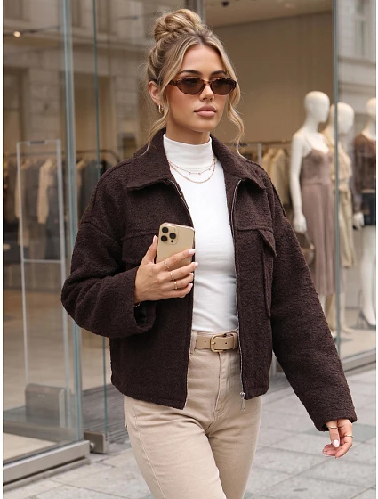 Krótka kurtka damska typu baranek na zamek czekoladowa FashionStreet TY6058 Krótka kurtka damska typu baranek na zamek czekoladowa FashionStreet TY6058