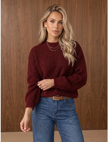 Klasický dámský svetr s kulatým výstřihem v bordó barvě FashionStreet MY2596 Klasický dámský svetr s kulatým výstřihem v bordó barvě FashionStreet MY2596