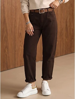 Jeansy damskie mom fit z paskiem ciemnobrązowe FashionStreet UY3225