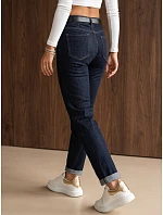 Jeansy damskie mom fit z wysokim stanem i paskiem granatowe UY3248 Jeansy damskie mom fit z wysokim stanem i paskiem granatowe UY3248