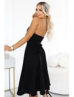 se midi šaty s páskem – černé model 22368943 - numoco se midi šaty s páskem – černé model 22368943 - numoco