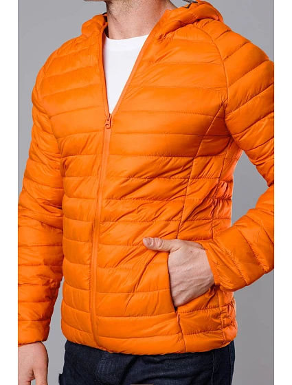 Oranžová pánská prošívaná bunda s kapucí model 18345049 - J.STYLE Oranžová pánská prošívaná bunda s kapucí model 18345049 - J.STYLE