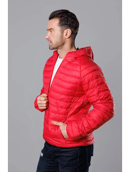 Červená pánská prošívaná bunda s kapucí model 18345089 - J.STYLE Červená pánská prošívaná bunda s kapucí model 18345089 - J.STYLE