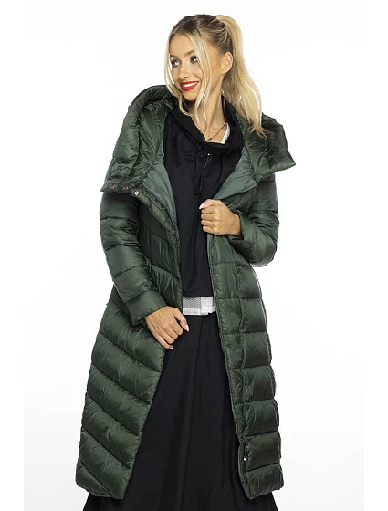 Dlouhá zelená dámská bunda s kapucí model 21247128 - Ann Gissy Dlouhá zelená dámská bunda s kapucí model 21247128 - Ann Gissy