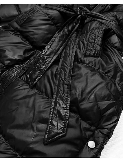 Černá prošívaná zimní bunda s páskem model 21748211 - J.STYLE Černá prošívaná zimní bunda s páskem model 21748211 - J.STYLE
