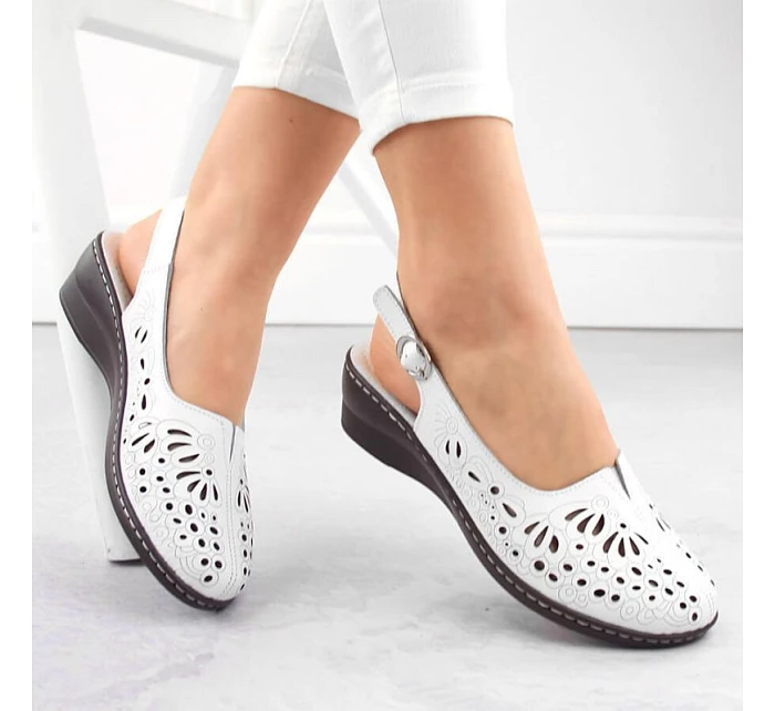 Dámské pohodlné celokožené ažurové sandály bílé T.Sokolski L26-27 Dámské pohodlné celokožené ažurové sandály bílé T.Sokolski L26-27