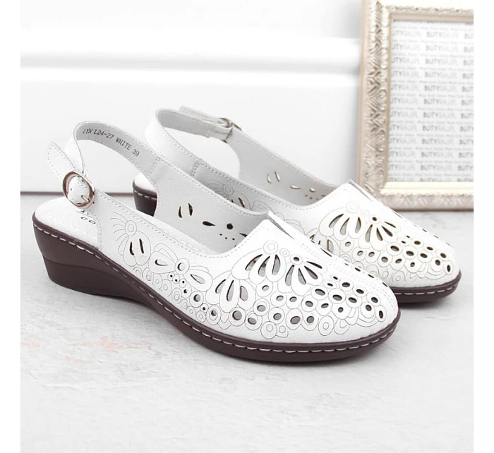 Dámské pohodlné celokožené ažurové sandály bílé T.Sokolski L26-27 Dámské pohodlné celokožené ažurové sandály bílé T.Sokolski L26-27