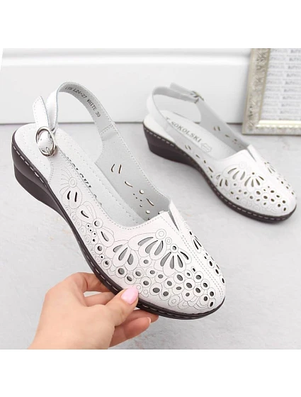 Dámské pohodlné celokožené ažurové sandály bílé T.Sokolski L26-27 Dámské pohodlné celokožené ažurové sandály bílé T.Sokolski L26-27