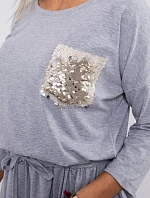 Šaty s flitrovým vreckom šedé