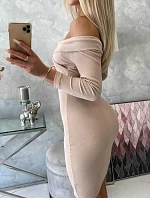 Priliehavé šaty s výstrihom do V v svetlo béžovej farbe