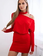 Šaty so zdobením na ramenách červené