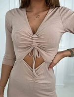 Rebrované šaty s viazaným výstrihom béžovej