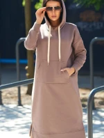 Dlhé šaty s kapucňou tmavo béžová