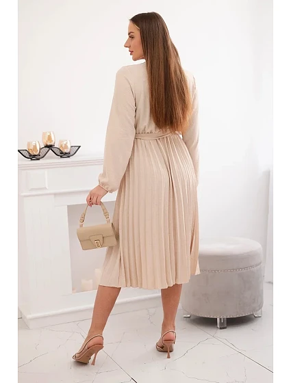Šaty se model 21908519 plisovaným lemem béžový - K-Fashion