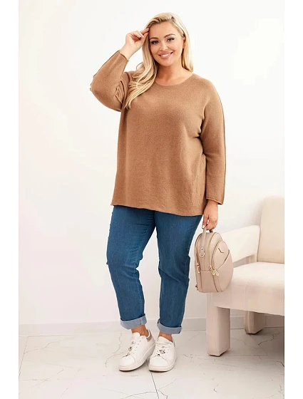 Dámský svetr plus size s lodičkovým výstřihem camelový