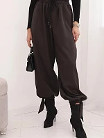 Dámske nohavice so širokými nohavicami a viazaním v spodnej časti hnedej farby