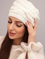 Dámska zimná vlnená čiapka s ozdobným vzorom a kamienkami K397 ecru