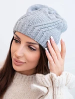 Dámska zimná vlnená čiapka s geometrickým vzorom a jemným leskom K401 svetlo sivá