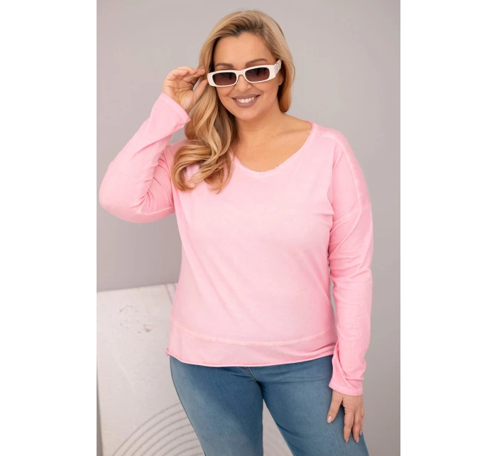 Dámska blúzka v nadmernej veľkosti s véčkovým výstrihom a dlhšou zadnou časťou svetlo ružová Dámska blúzka v nadmernej veľkosti s véčkovým výstrihom a dlhšou zadnou časťou svetlo ružová