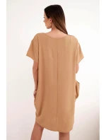 Šaty s vreckami a ťavím príveskom