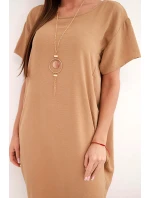 Šaty s vreckami a ťavím príveskom