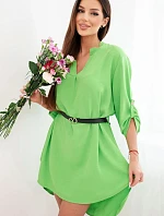 Šaty s dlhším chrbtom a opaskom pistáciovej farby