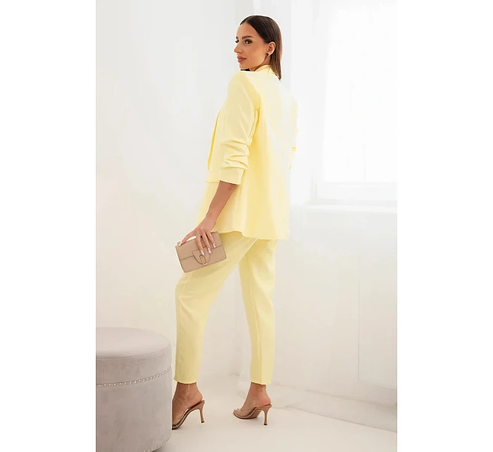Elegantná súprava saka a nohavíc žltej farby Elegantná súprava saka a nohavíc žltej farby