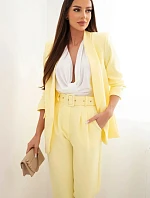 Elegantná súprava saka a nohavíc žltej farby