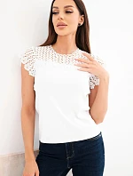 Dámska bavlnená blúzka s čipkou a krátkymi rukávmi biela