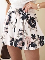 Dámske viskózové šortky s kvetinovým vzorom so zaväzovaním v páse čierne