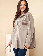 Dámska košeľa z bavlneného manšestru v oversized strihu s vreckami a dlhými rukávmi, farba fango zelená