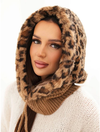 Dámská čepice s kapucí s kožešinou v leopardí vzor s vázačkou camelová Dámská čepice s kapucí s kožešinou v leopardí vzor s vázačkou camelová
