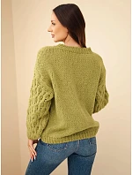 Dámský svetr s model 22540794 rukávy olive - K-Fashion Dámský svetr s model 22540794 rukávy olive - K-Fashion